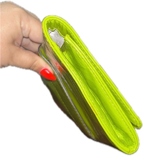 MICHAEL Michael Kors Women’s Sutton Leather Clutch, Lime - Picture 11 of 16